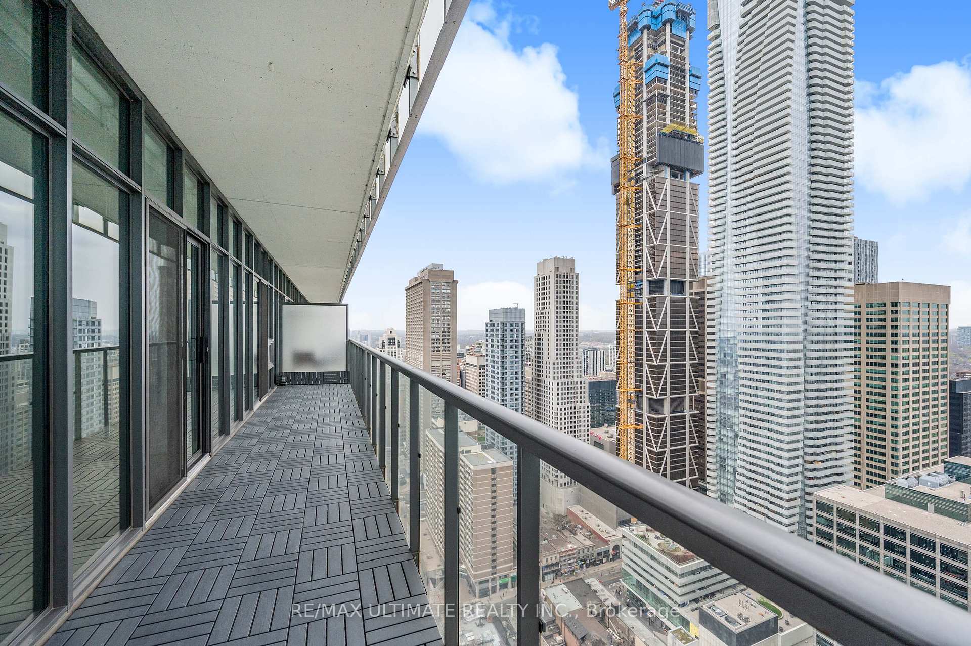 2 Bedrooms Condo at 33 Charles, Toronto For sale
