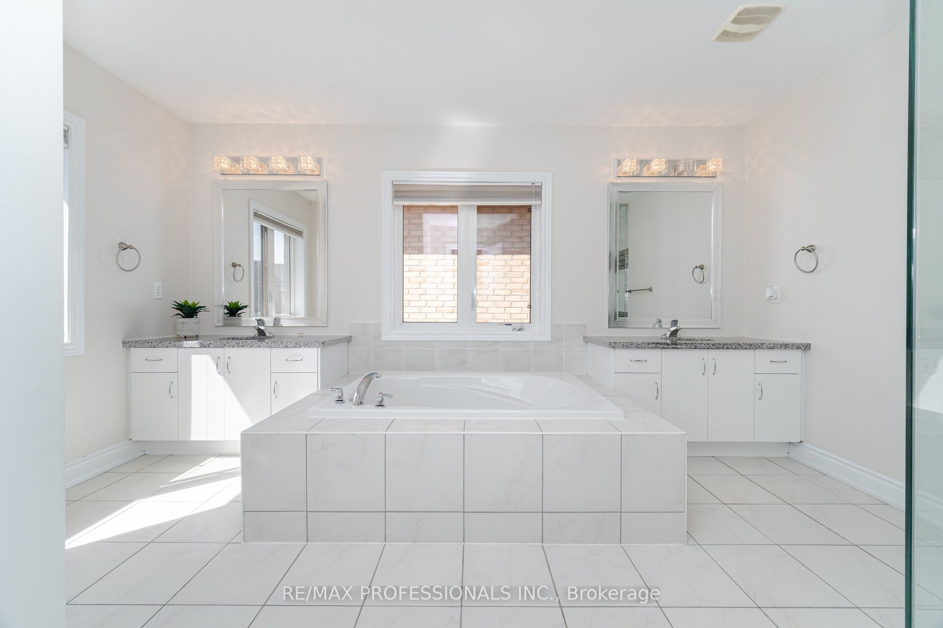 35 Lampman Crescent