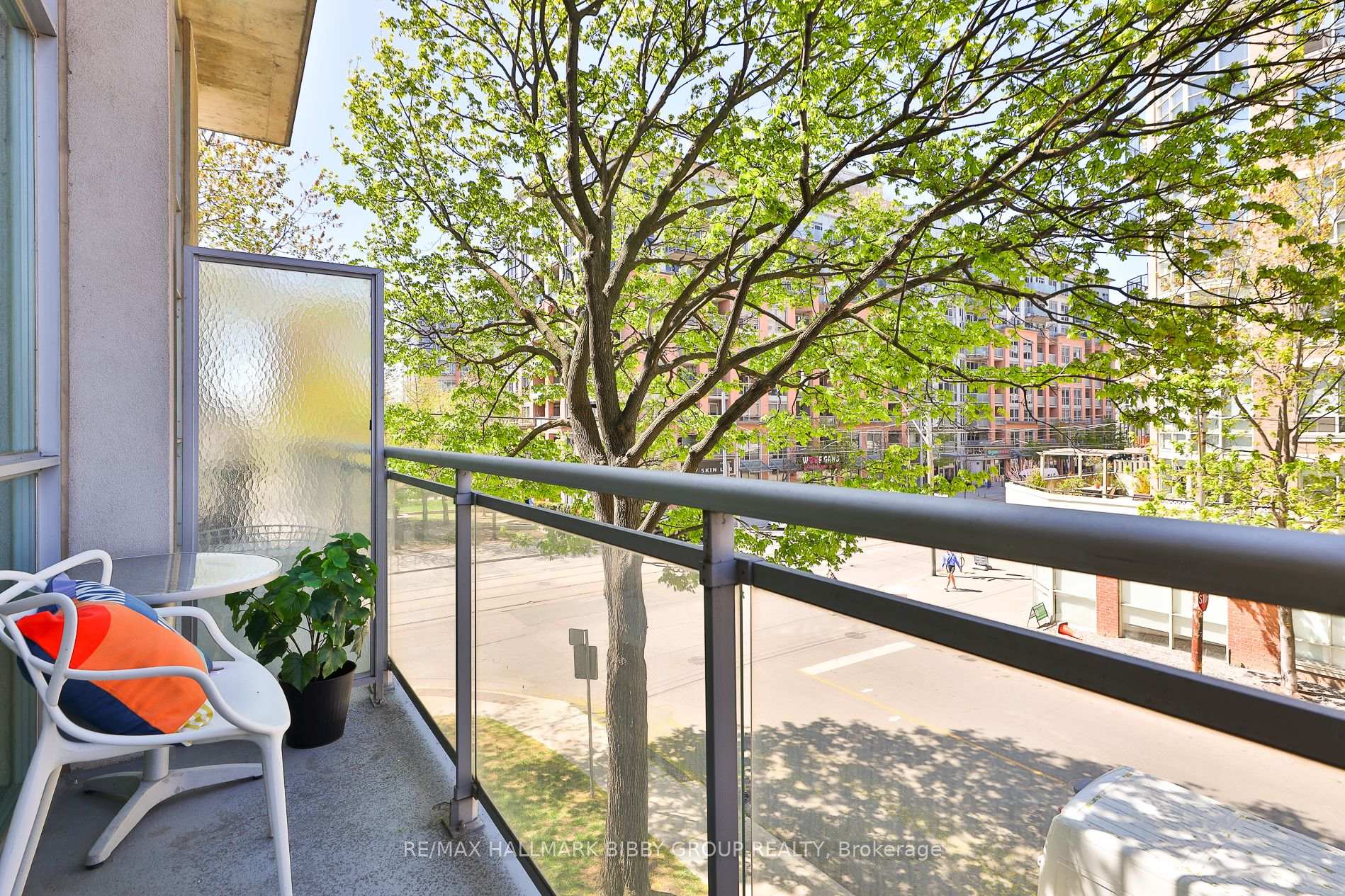 2 Bedrooms Condo at 954 King, Toronto For sale