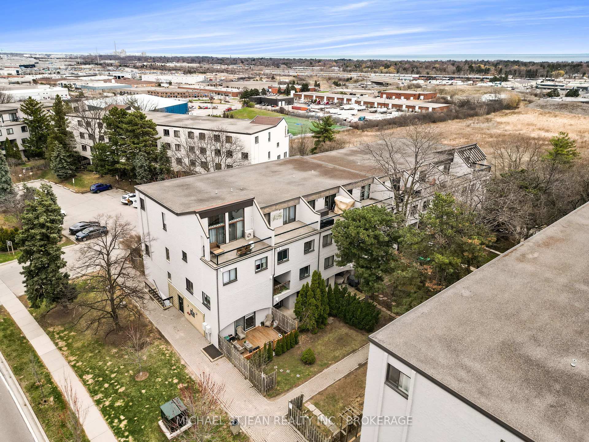 4 Bedrooms Condo at 1016 Falgarwood,  Oakville For sale