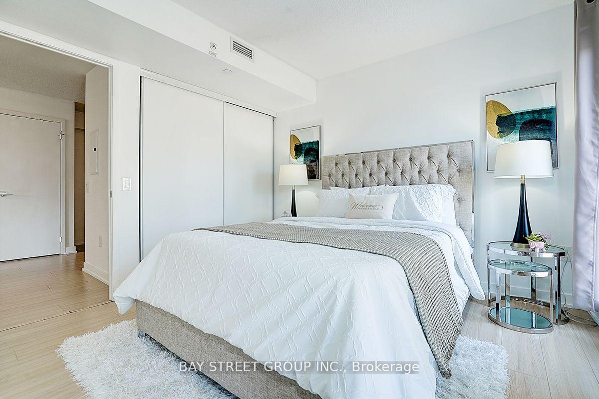 2 Bedrooms Condo at 85 Queens Wharf, Toronto For sale