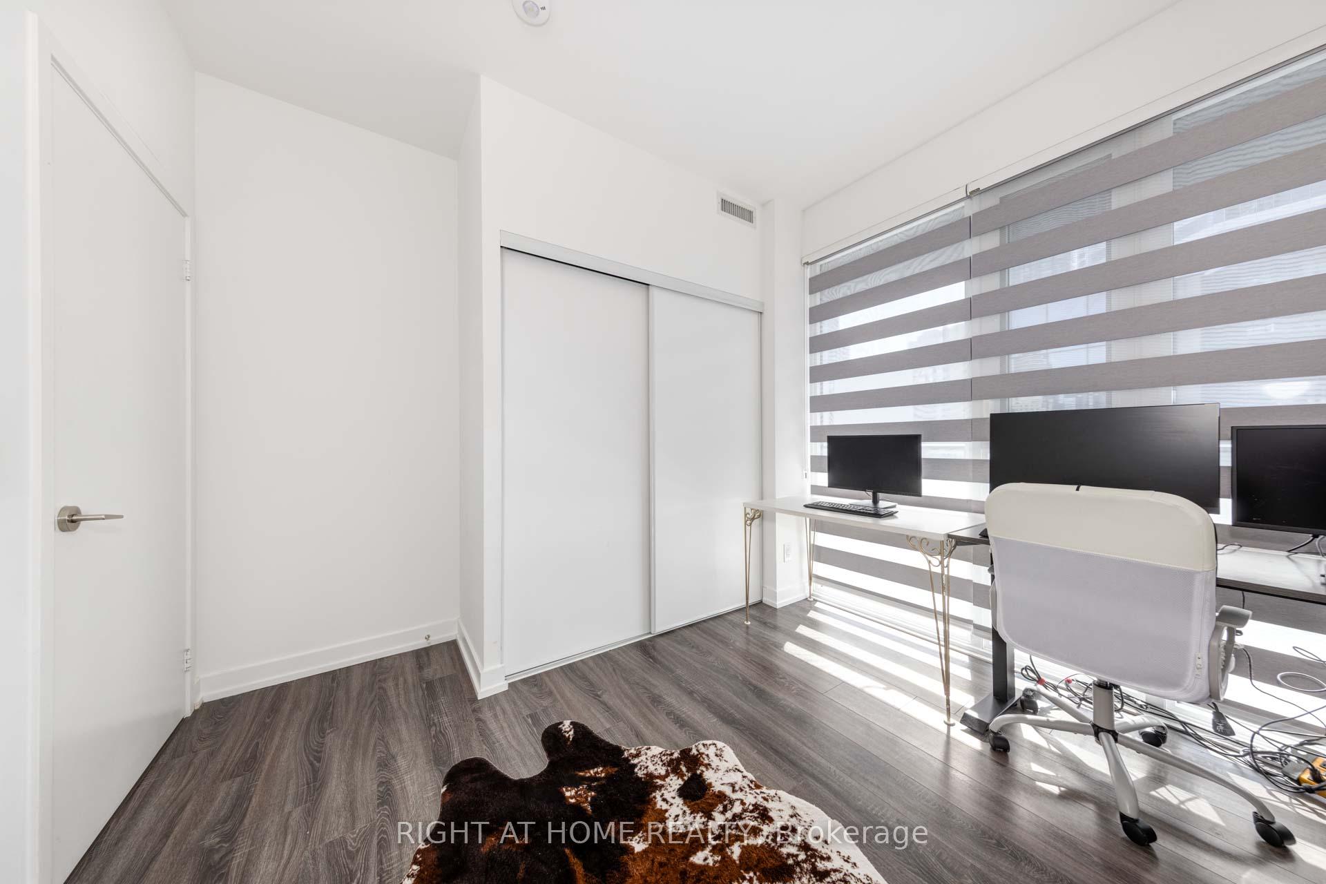 3 Bedrooms Condo at 20 Edward, Toronto For sale