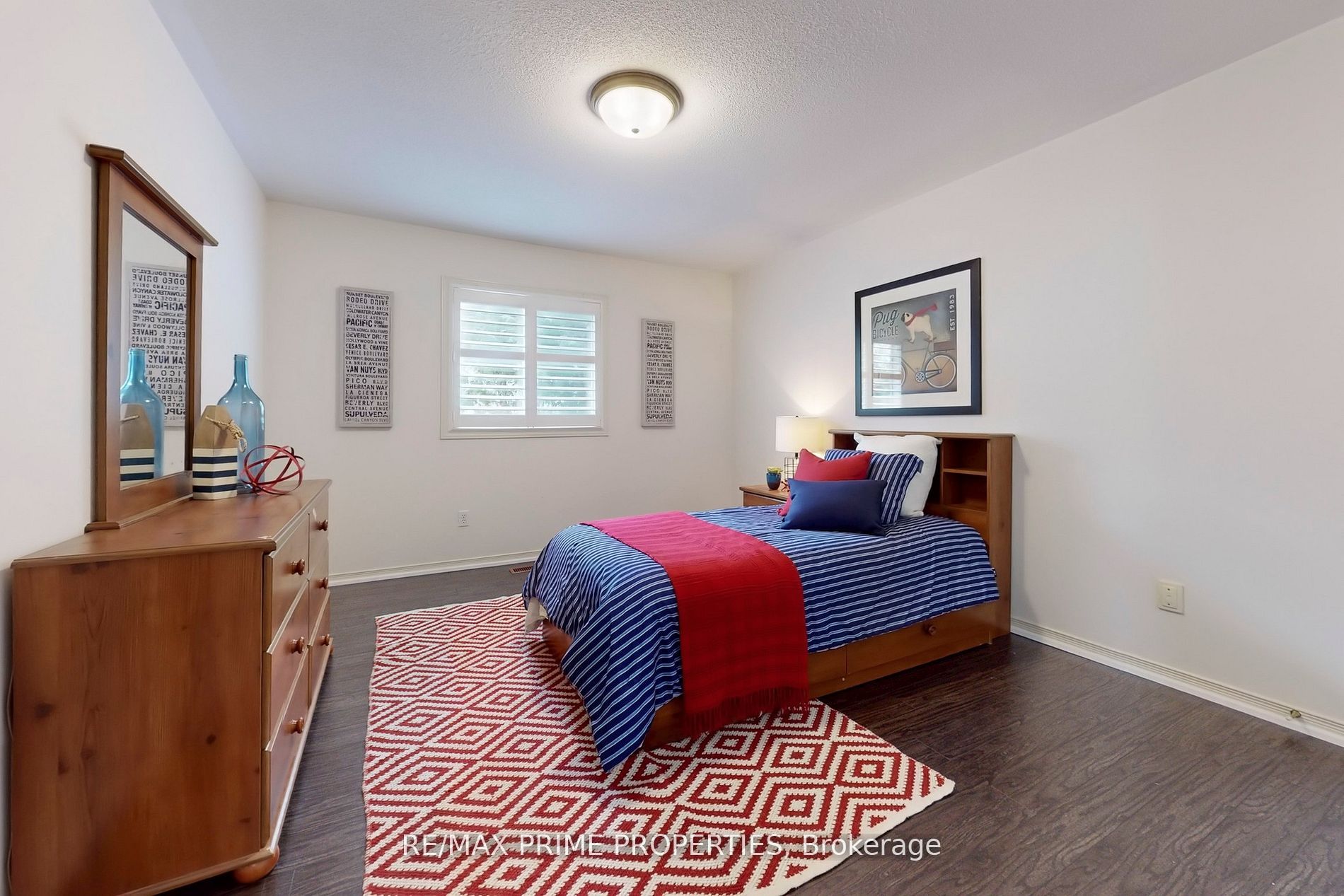 32 KENNETT Drive