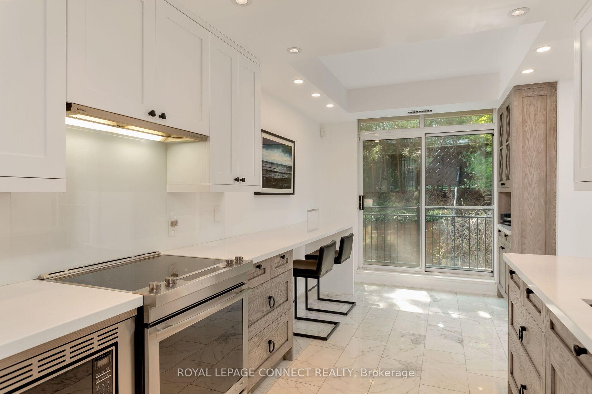 3 Bedrooms Condo at 12 Old Mill,  Toronto For sale