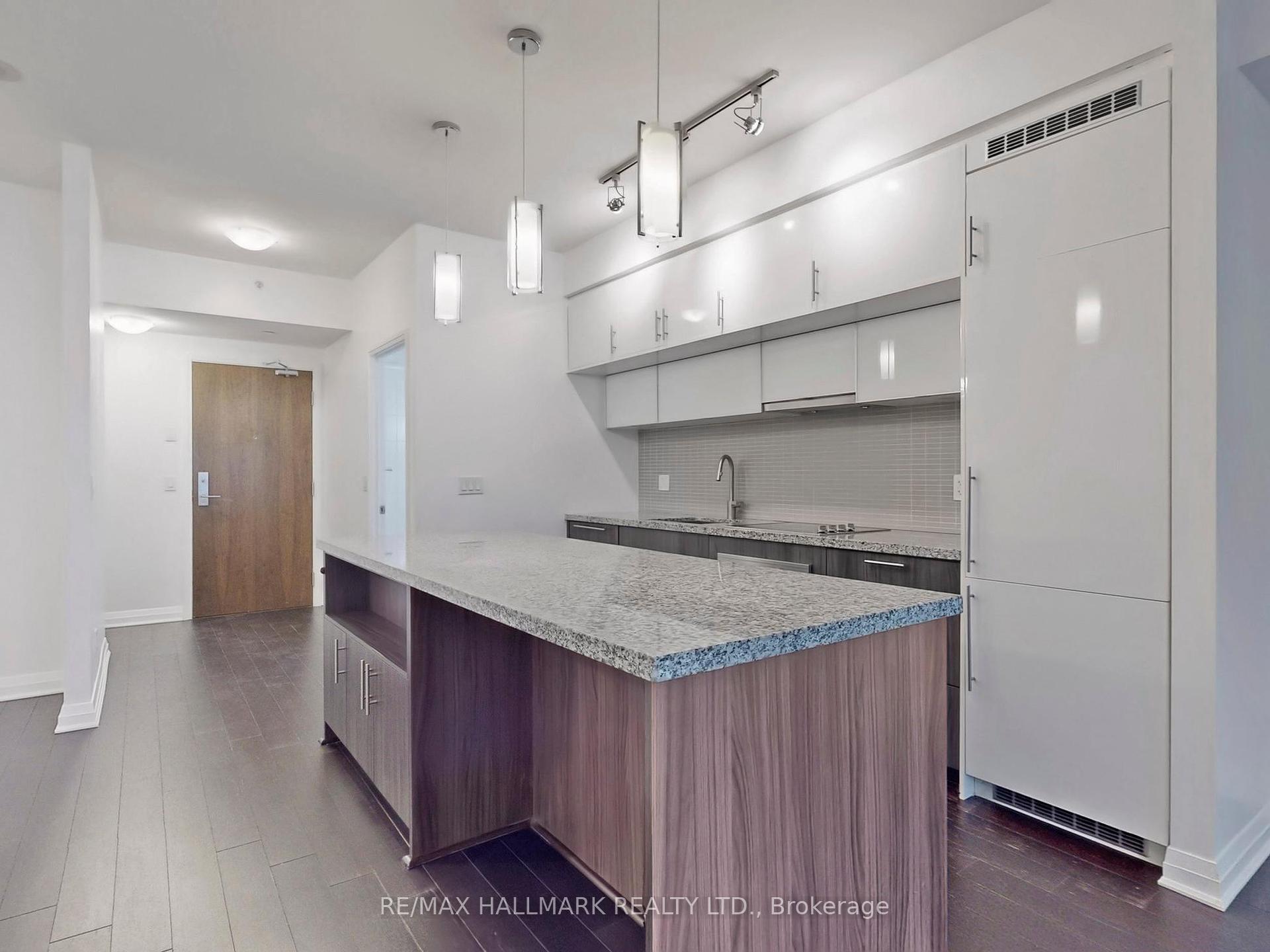 2 Bedrooms Condo at 8 Mercer, Toronto For sale