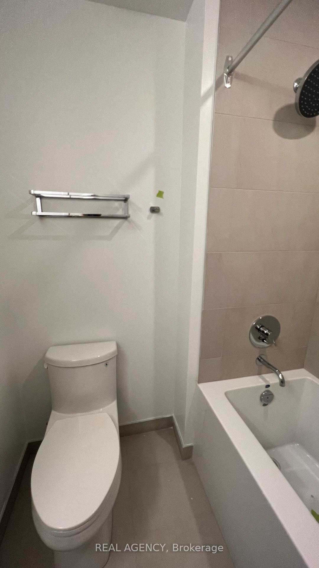 2 Bedrooms Condo at 1000 Portage,  Vaughan For sale