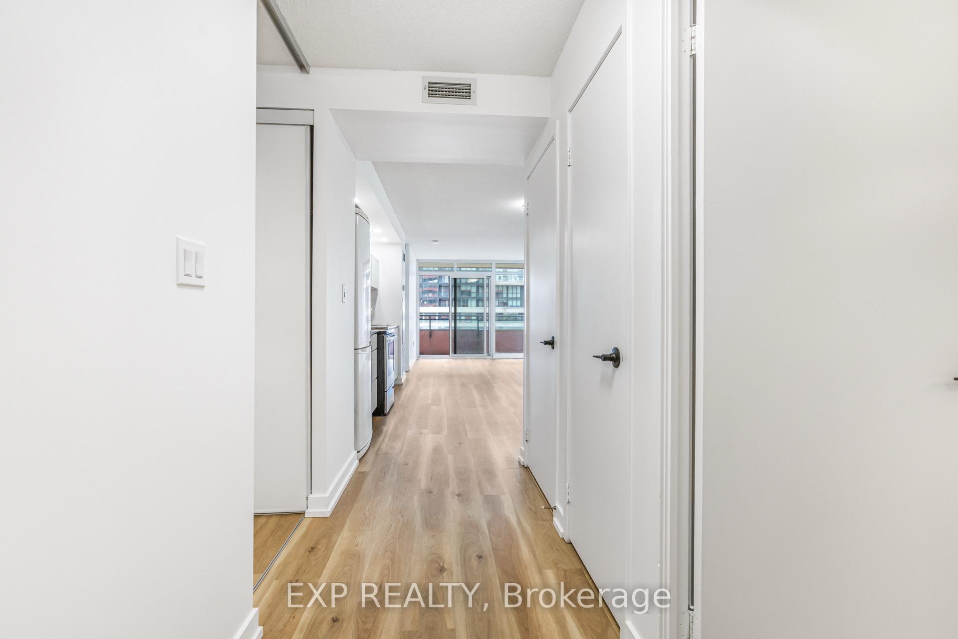 2 Bedrooms Condo at 4K Spadina, Toronto For sale