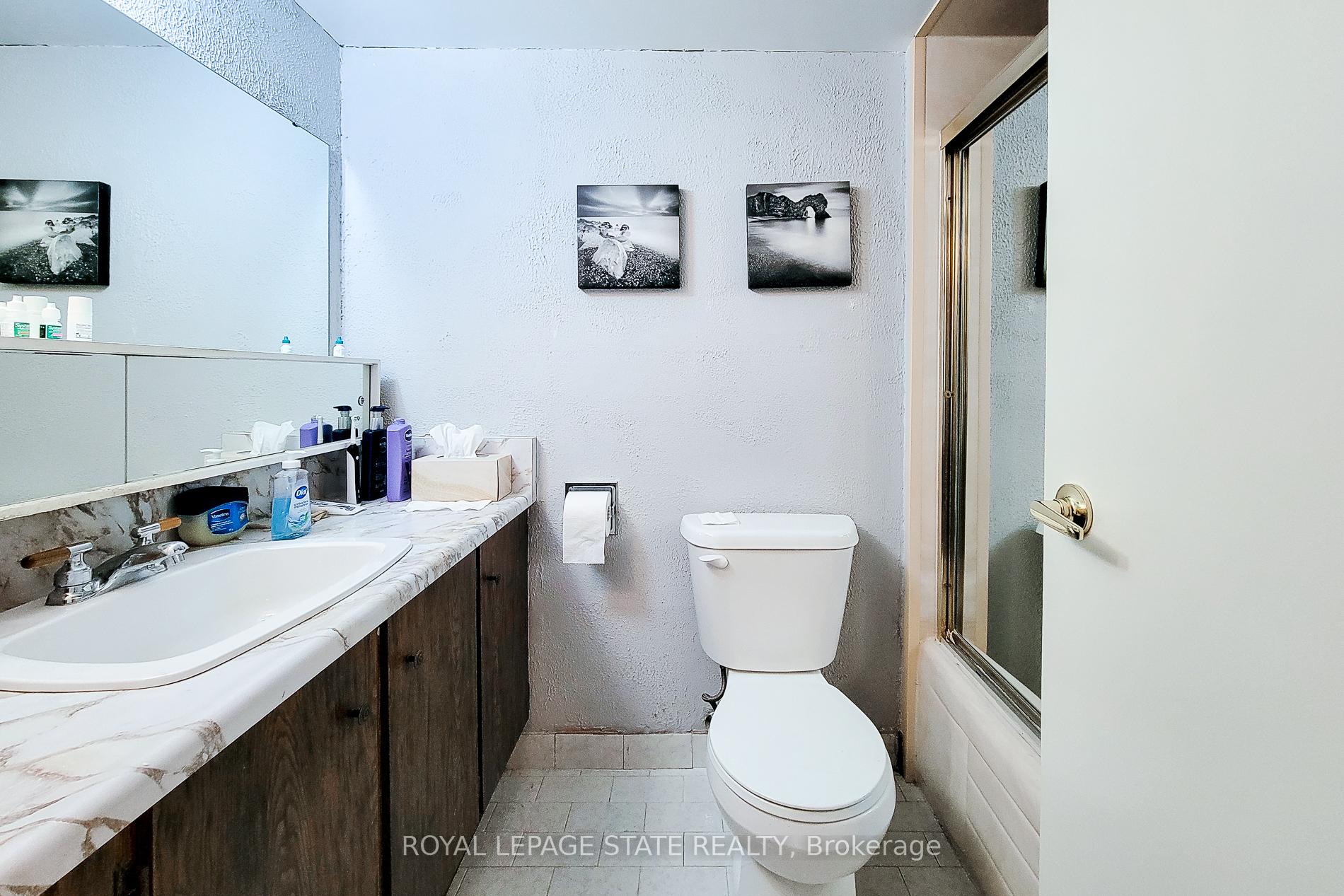 3 Bedrooms Condo at 301 Frances, Hamilton For sale