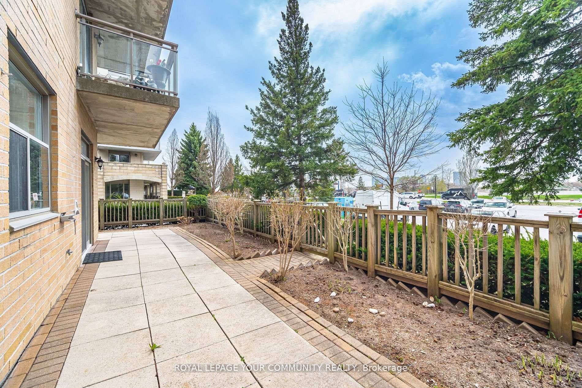 2 Bedrooms Condo at 2502 Rutherford, Vaughan For sale