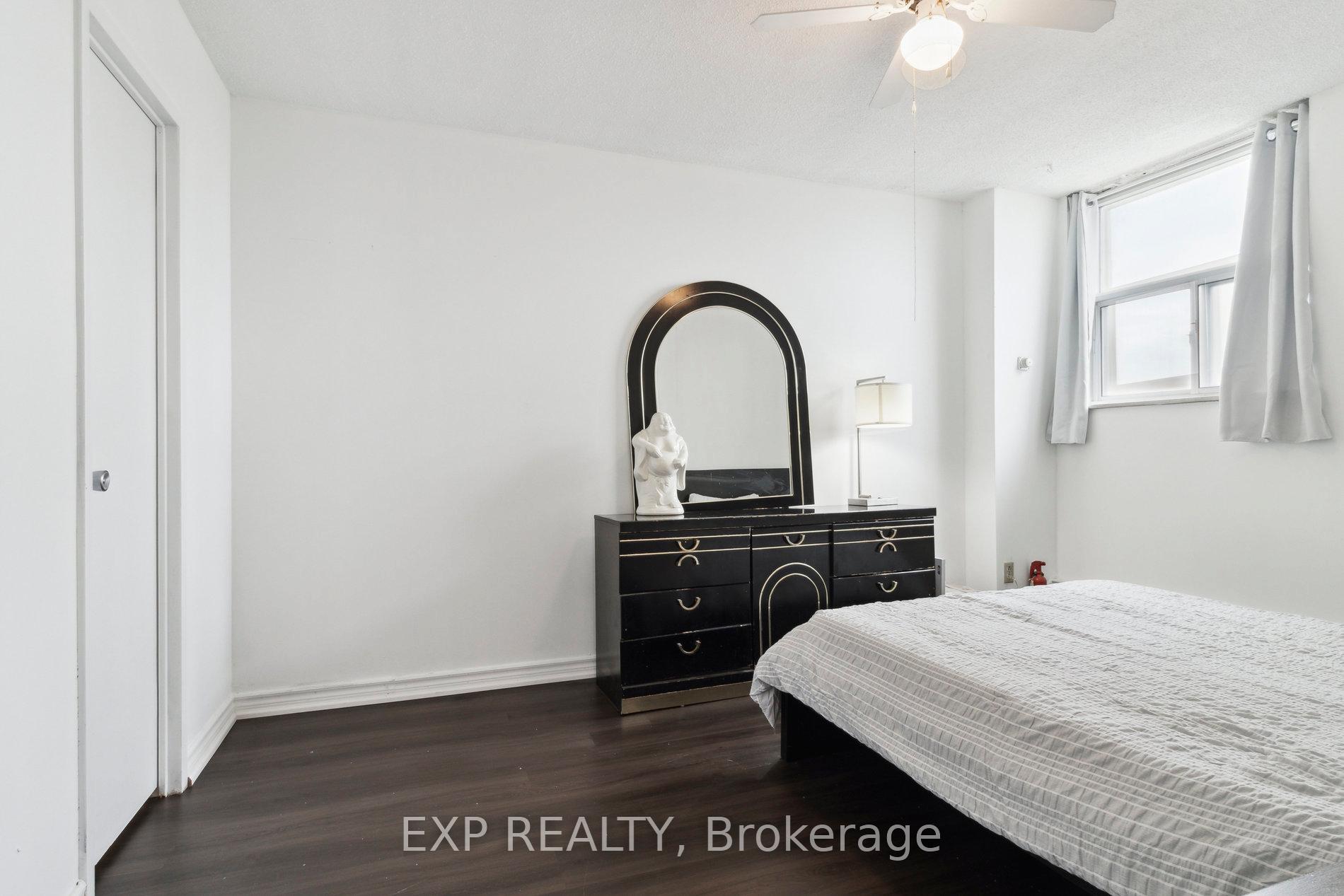 3 Bedrooms Condo at 5 Parkway Forest, Toronto For sale