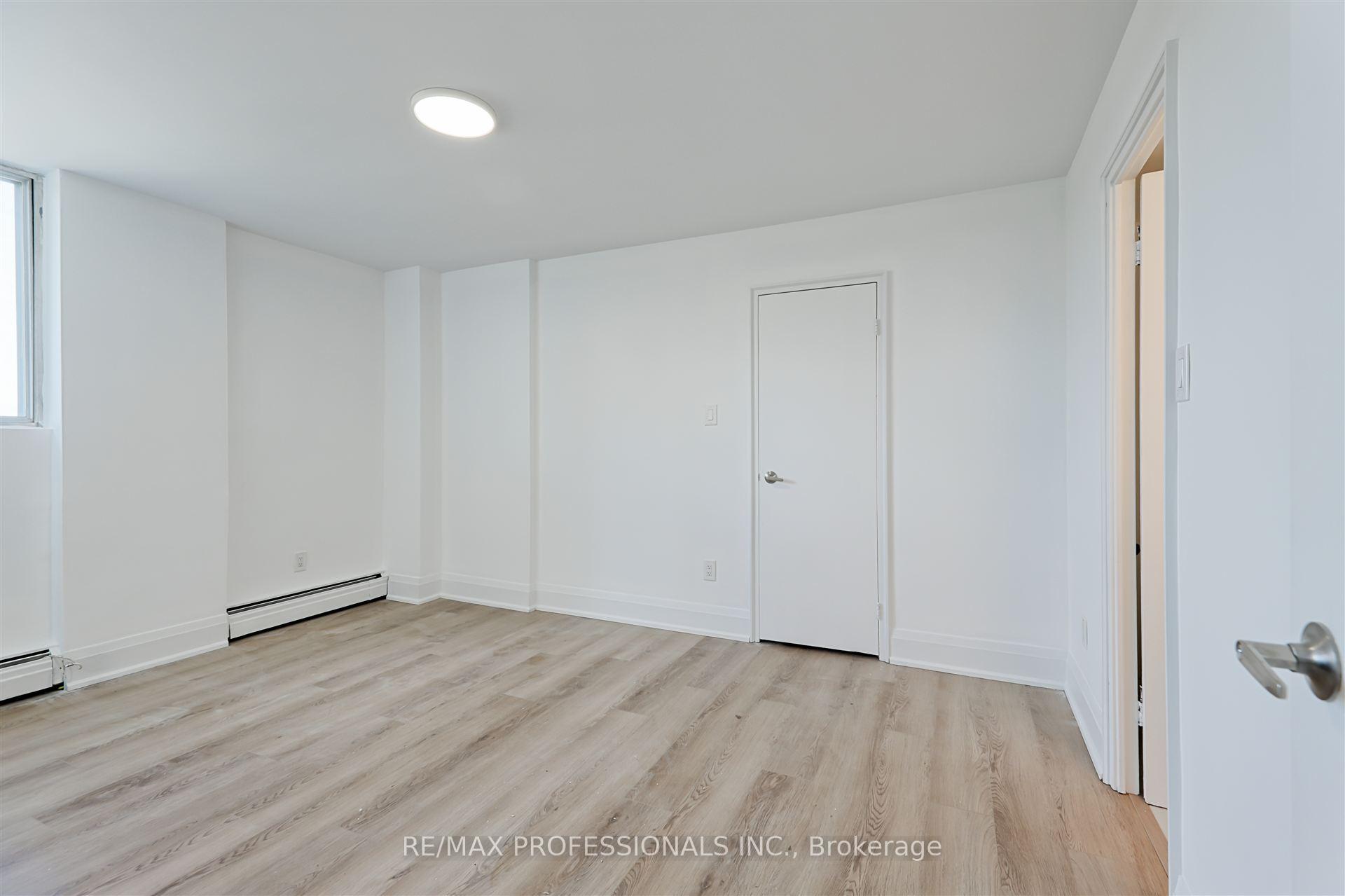 3 Bedrooms Condo at 11 Neilson, Toronto For sale