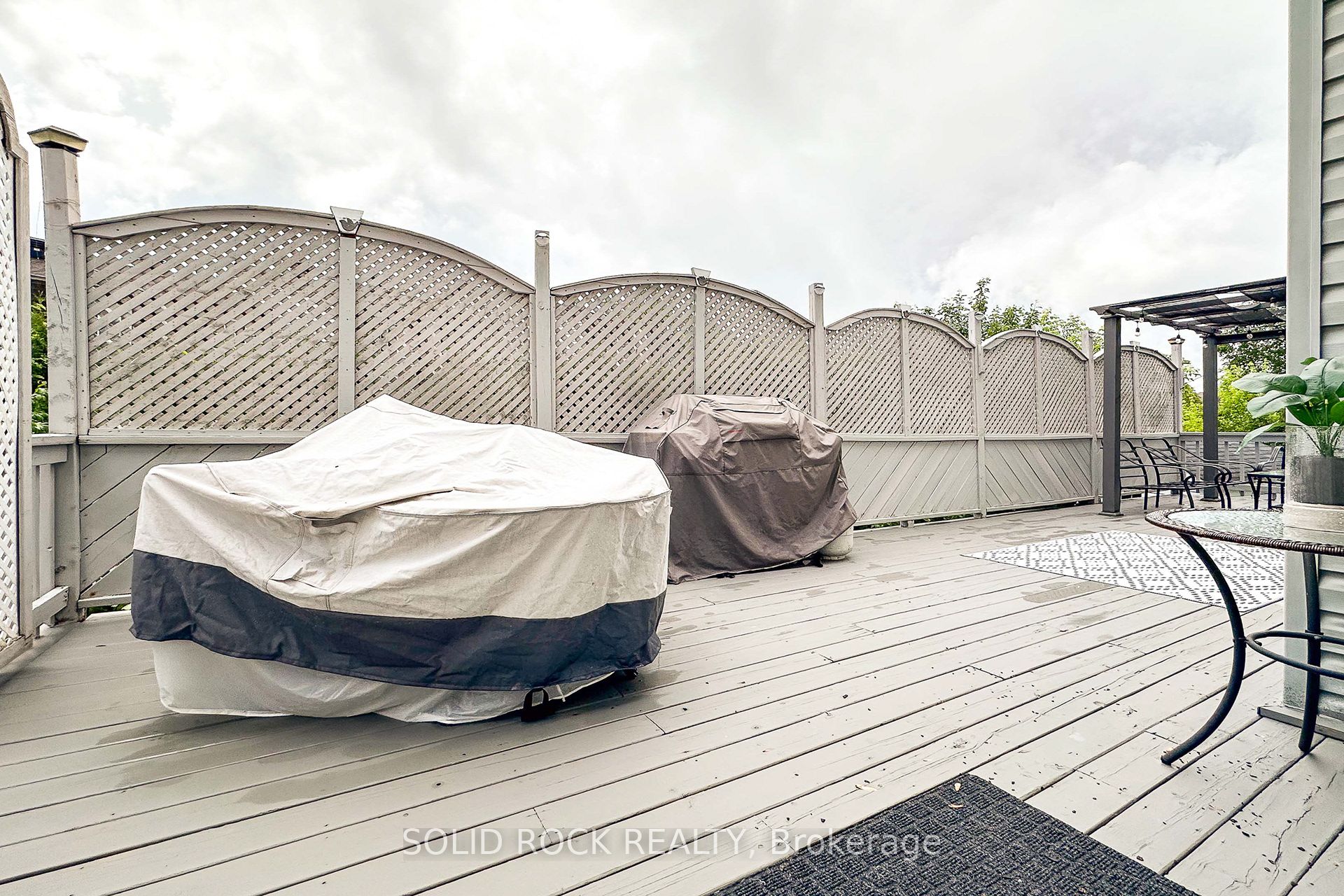 5723 Kemplane Court, BlackburnHamlet, ON K1W 1B8