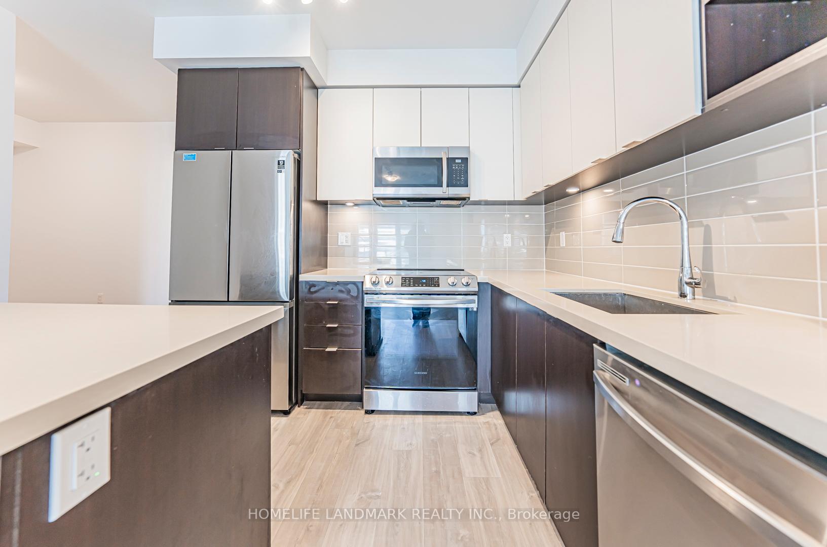 3 Bedrooms Condo at 4675 Metcalfe, Mississauga For sale