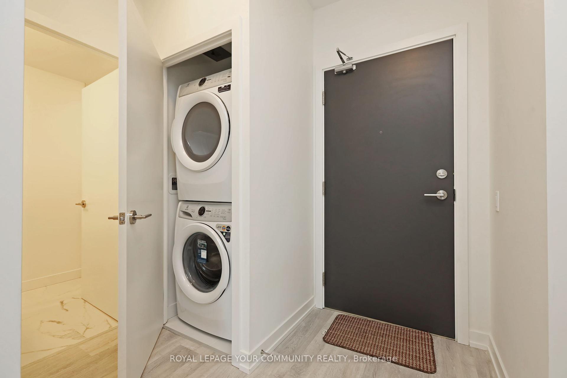 2 Bedrooms Condo at 8 Olympic Garden, Toronto For sale