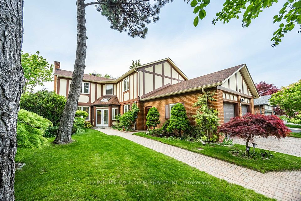 32 Mossgrove Trail, Toronto, ON M2L 2W3