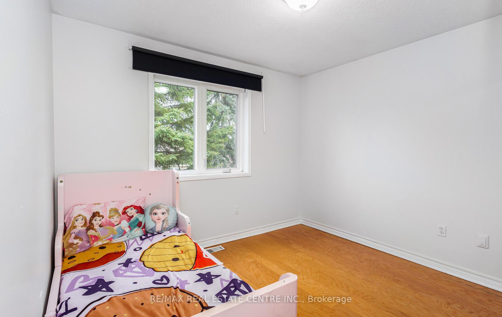 3 Bedrooms Condo at 45 Bristol,  Mississauga For sale