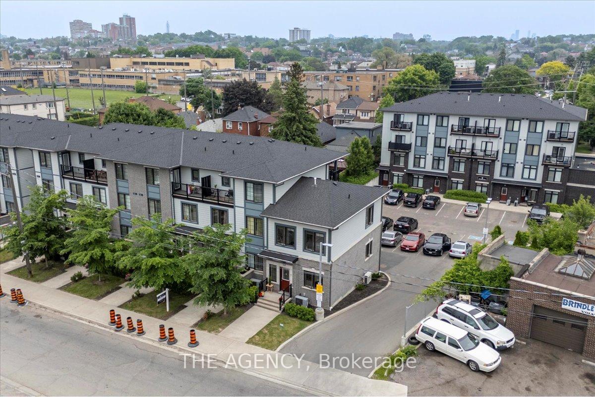 2 Bedrooms Condo at 7 Forbes, Toronto For sale