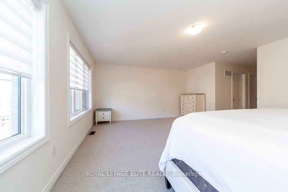 SPACIOUS MASTER BEDROOM
