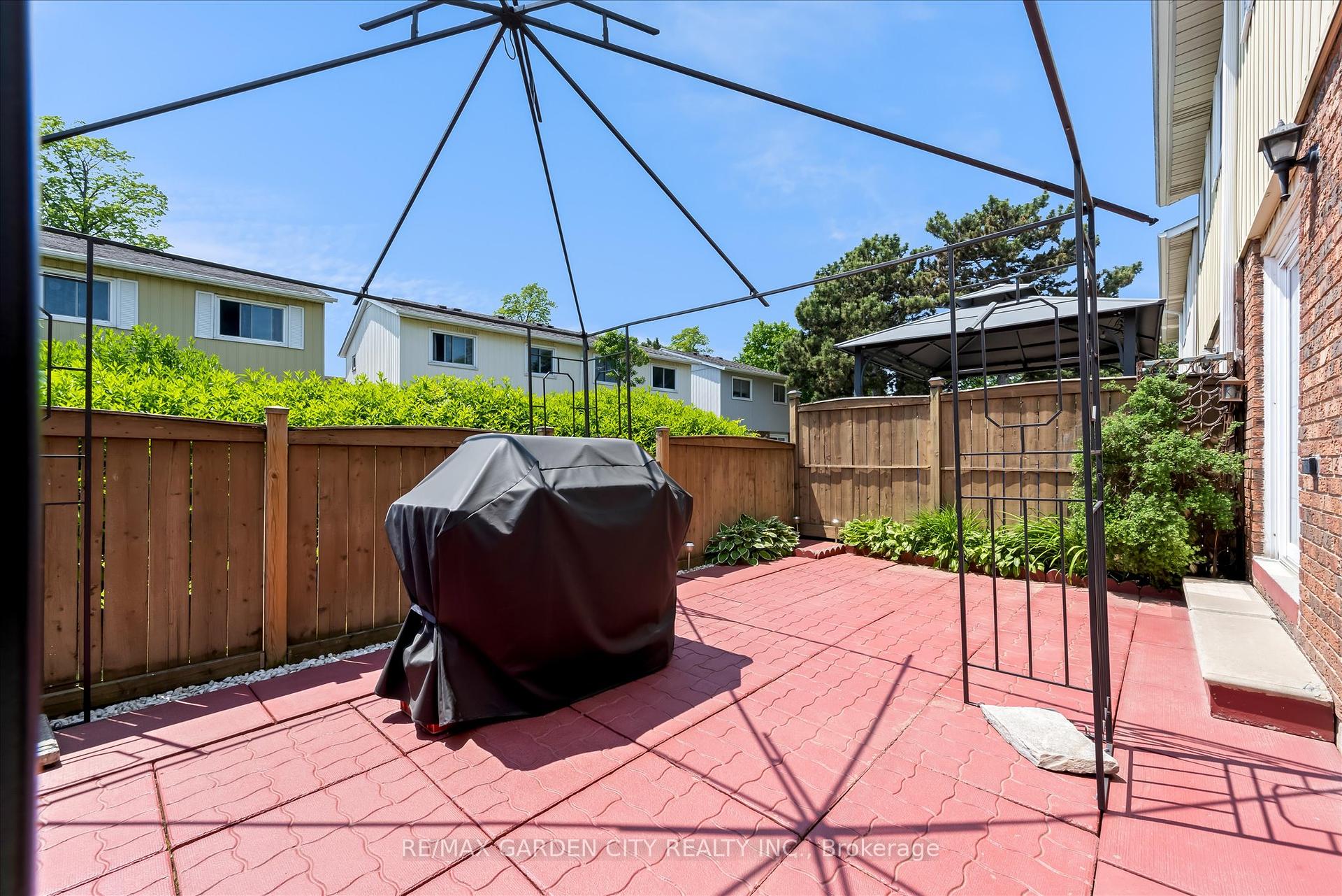3 Bedrooms Condo at 5005 Pinedale, Burlington For sale