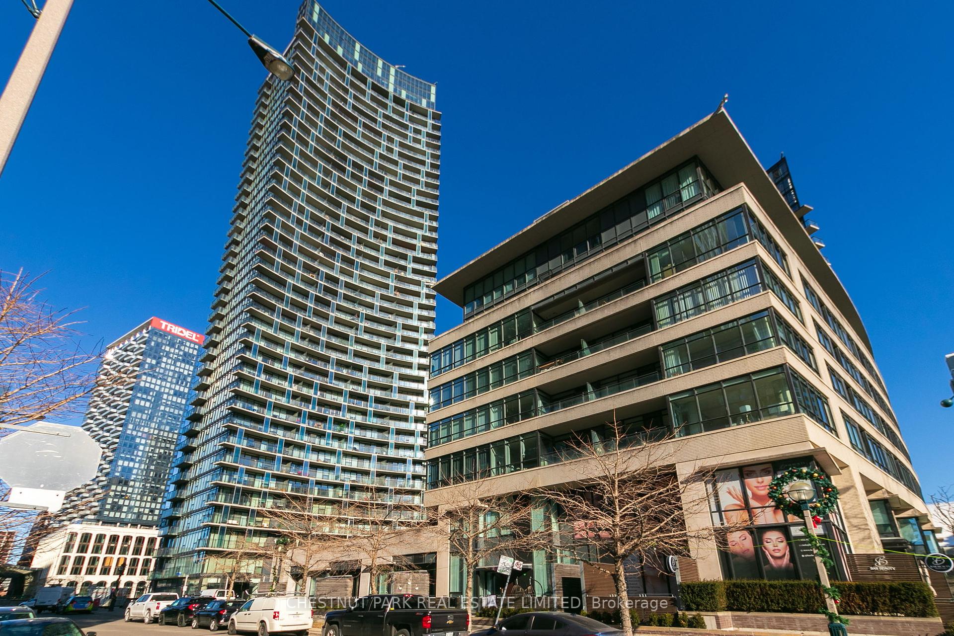 3 Bedrooms Condo at 25 Capreol, Toronto For sale