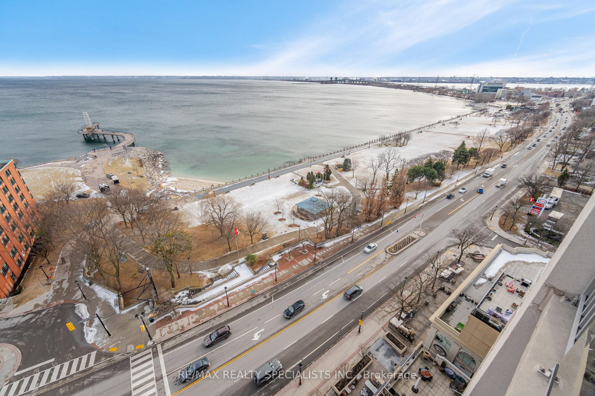 3 Bedrooms Condo at 1477 Lakeshore,  Burlington For sale