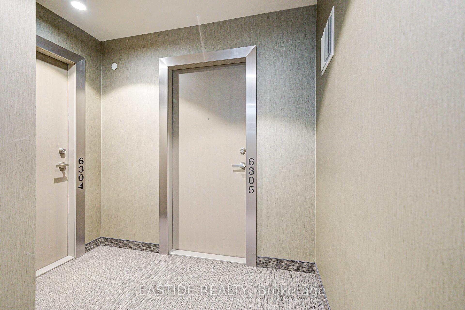 2 Bedrooms Condo at 88 Harbour, Toronto For sale
