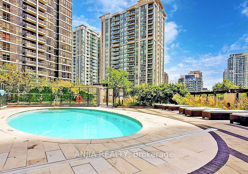 3 Bedrooms Condo at 2 Anndale,  Toronto For sale