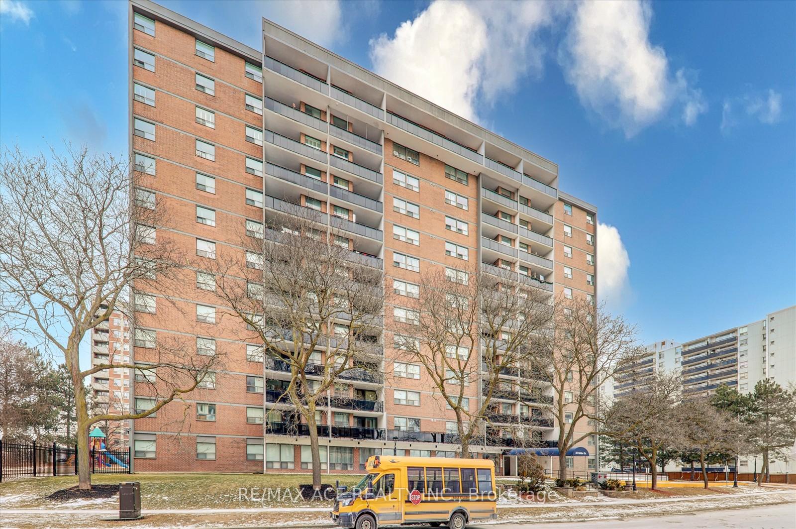 2 Bedrooms Condo at 20 Gilder, Toronto For sale