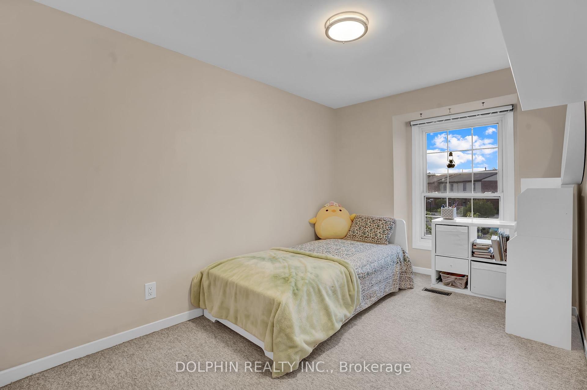 3 Bedrooms Condo at 3033 Glencrest, Burlington For sale