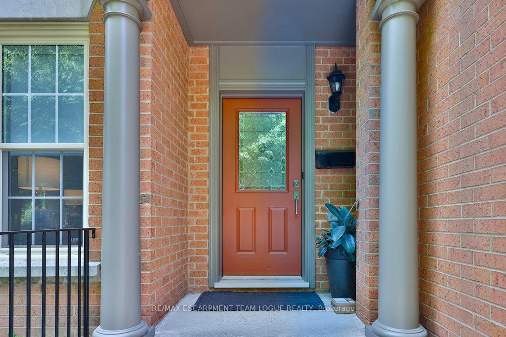 4 Bedrooms Condo at 4211 Millcroft Park, Burlington For sale