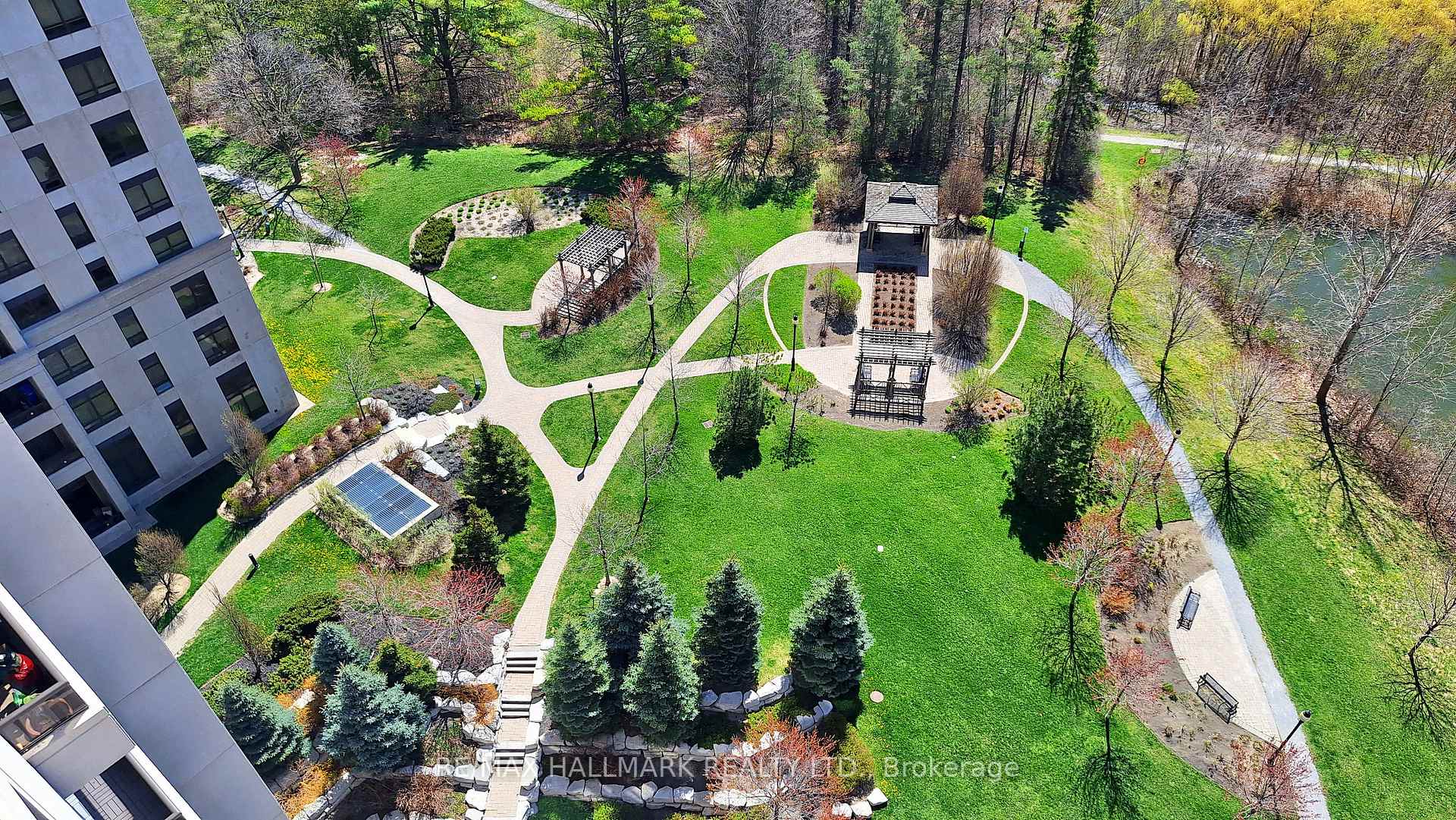 3 Bedrooms Condo at 9245 Jane, Vaughan For sale