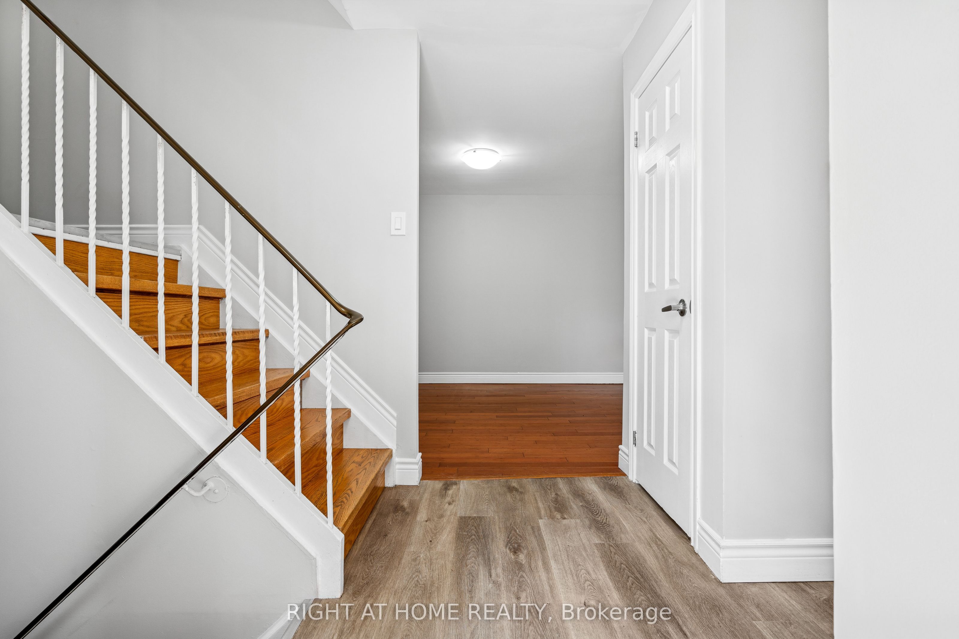 21 Ashdale Court