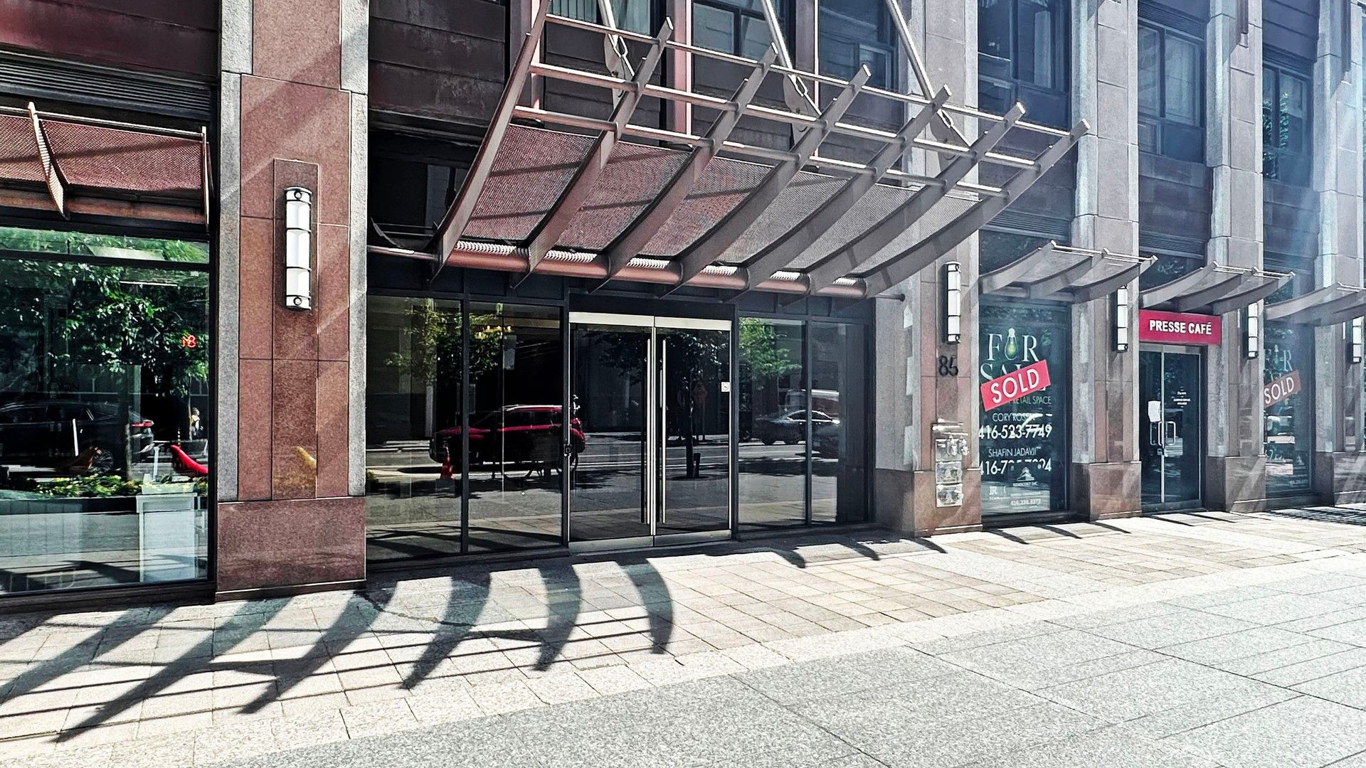 85 Bloor Street E 903