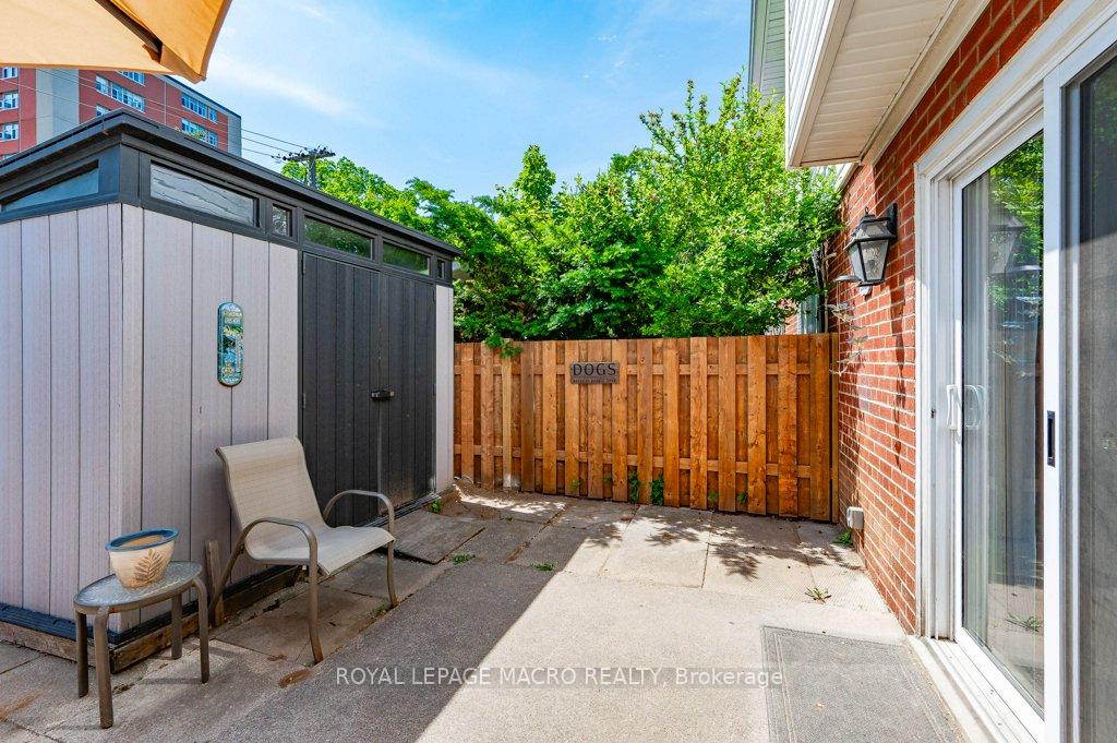 2 Bedrooms Condo at 483 Claridge, Burlington For sale