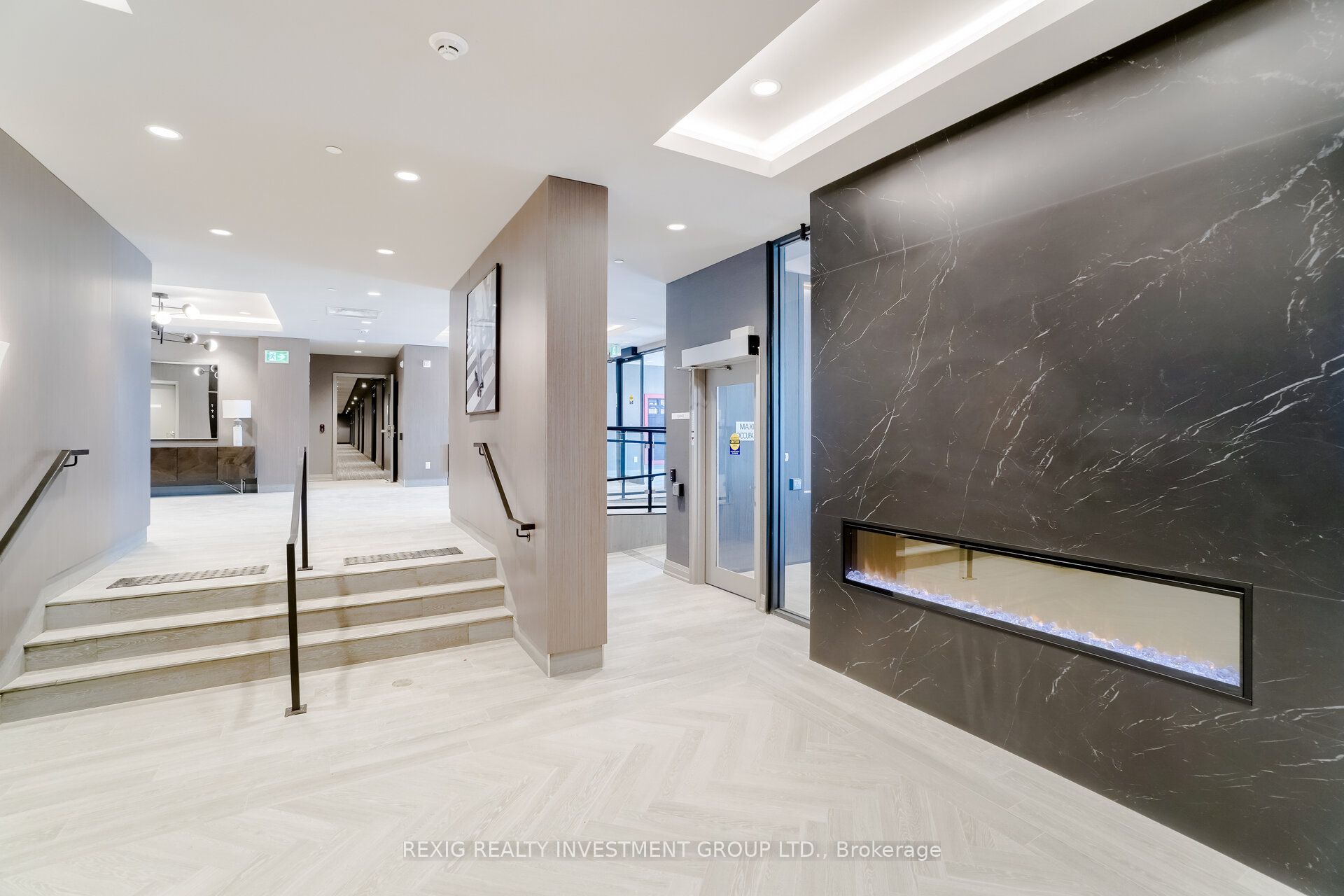 95 DUNDAS Street W, #613
