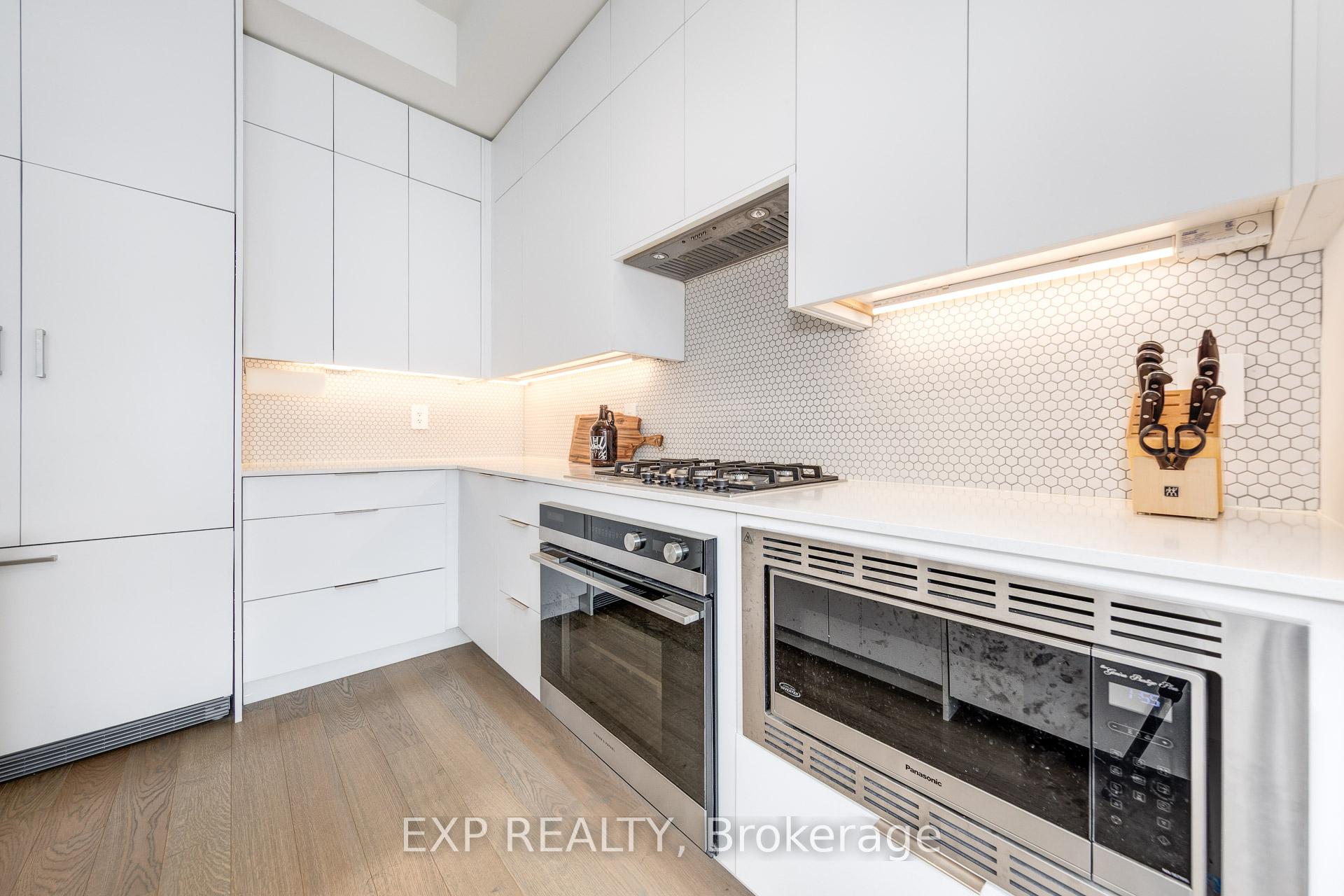 2 Bedrooms Condo at 495 Logan, Toronto For sale