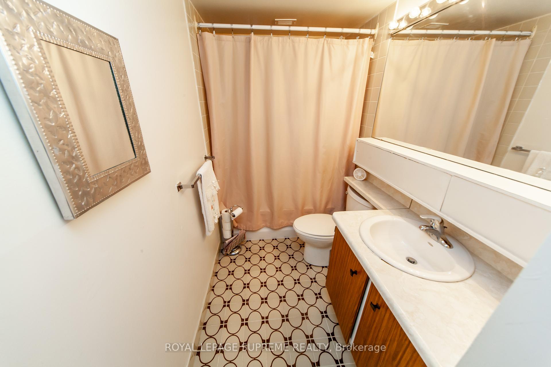 2 Bedrooms Condo at 270 Scarlett, Toronto For sale