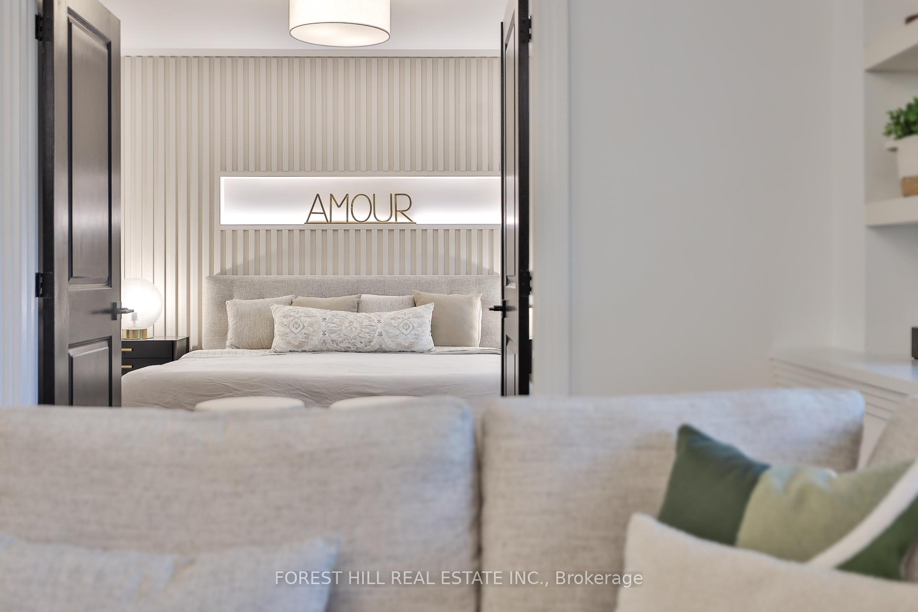 2 Bedrooms Condo at 1 Benvenuto, Toronto For sale