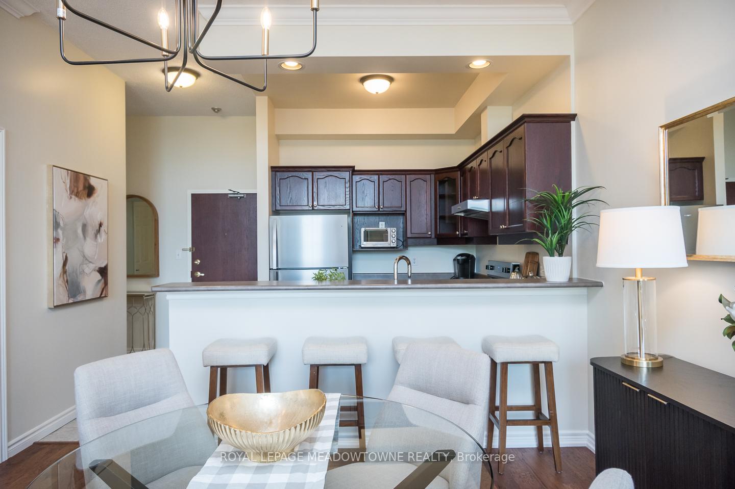 2 Bedrooms Condo at 262 Dundas, Hamilton For sale