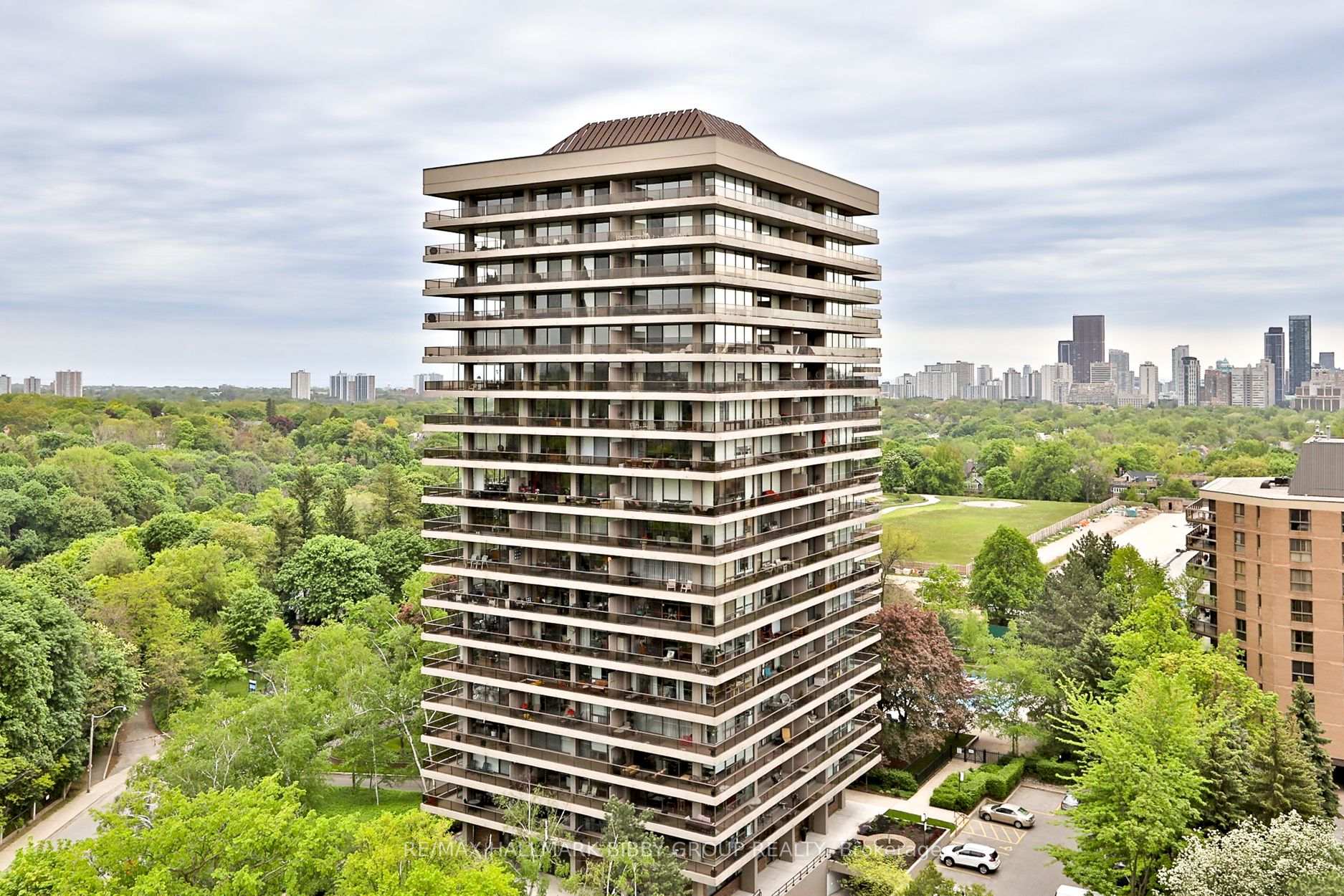 2 Bedrooms Co-op at 20 Avoca, Toronto For sale