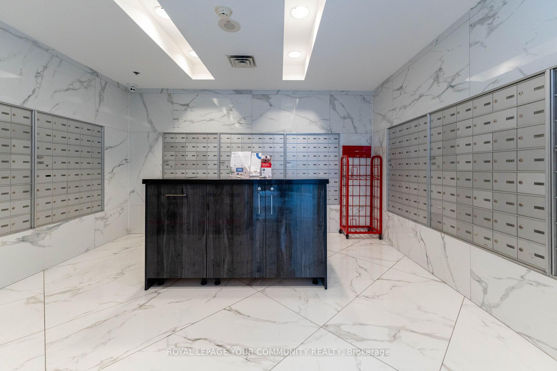 2 Bedrooms Condo at 80 Absolute, Mississauga For sale