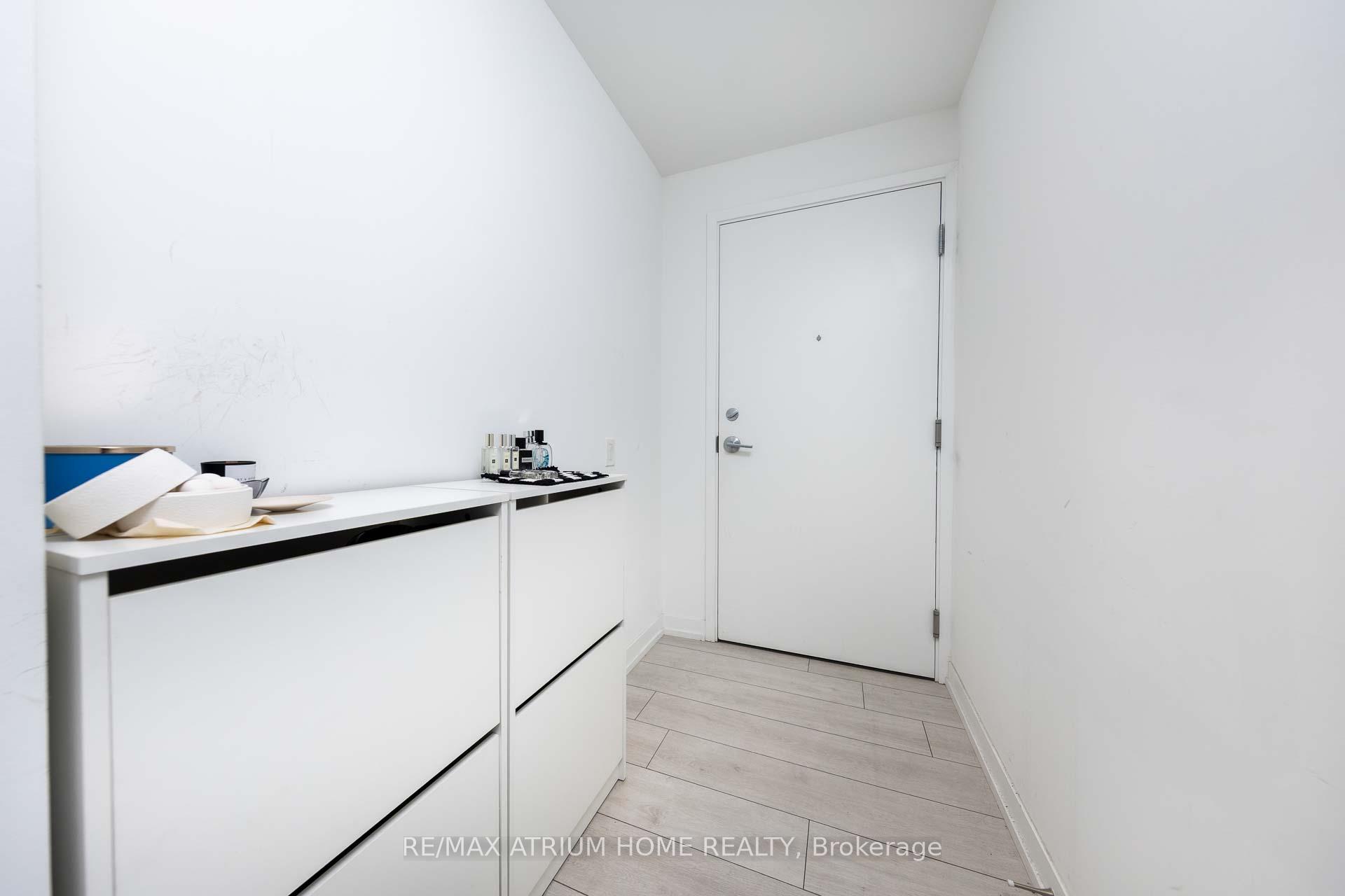 2 Bedrooms Condo at 950 Portage,  Vaughan For sale