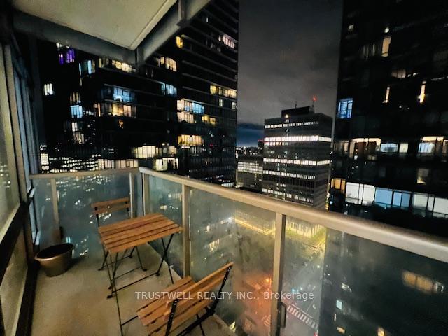 2 Bedrooms Condo at 38 Grenville, Toronto For sale