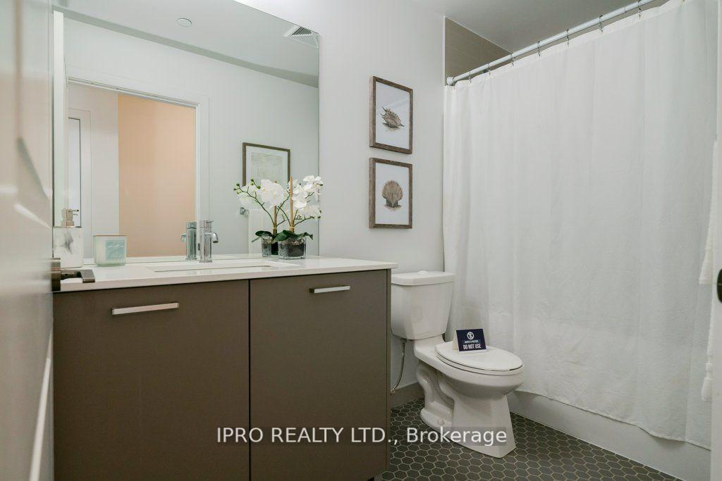 2 Bedrooms Condo at 11 Lillian, Toronto For sale