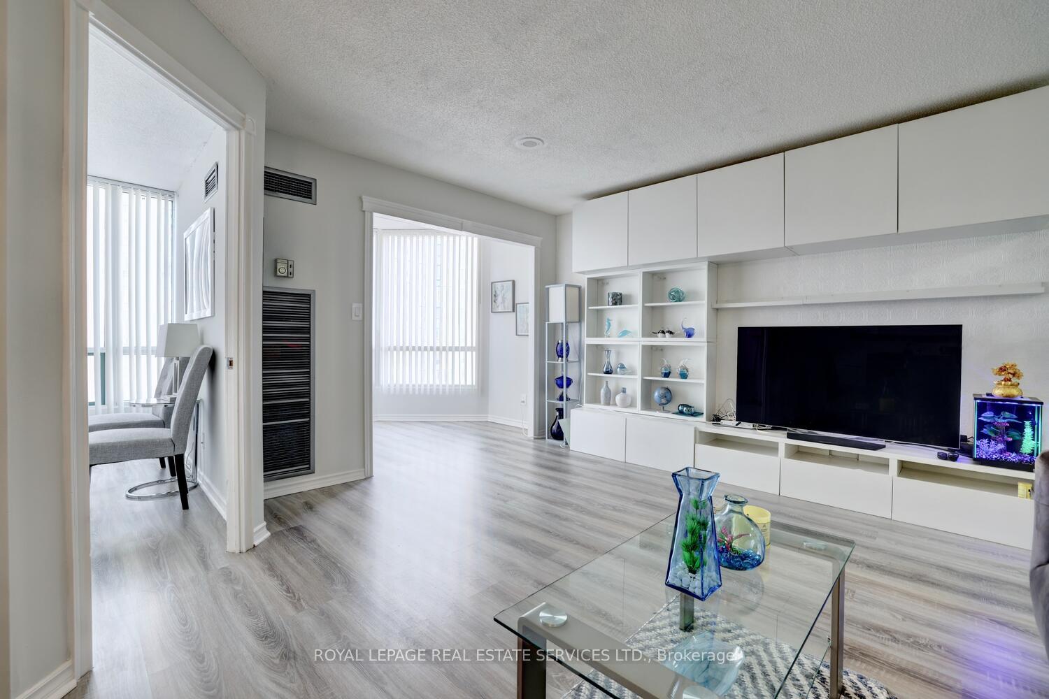 3 Bedrooms Condo at 155 Hillcrest,  Mississauga For sale