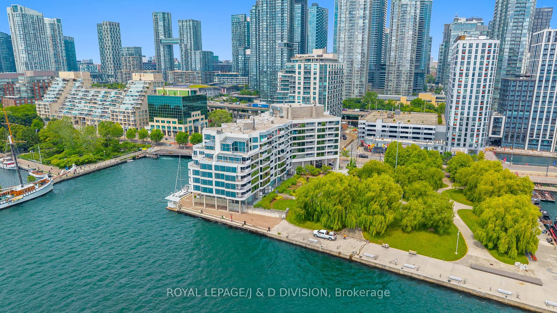 2 Bedrooms Condo at 401 Queens, Toronto For sale