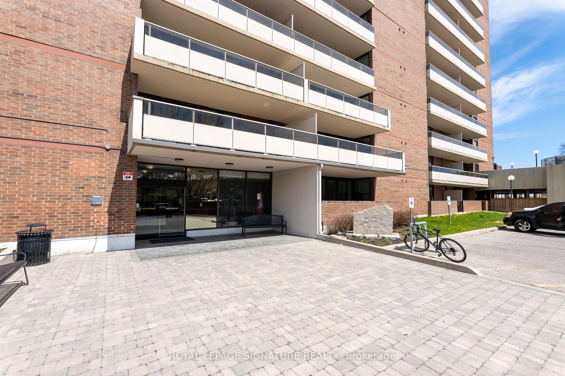 2 Bedrooms Condo at 15 Torrance, Toronto For sale