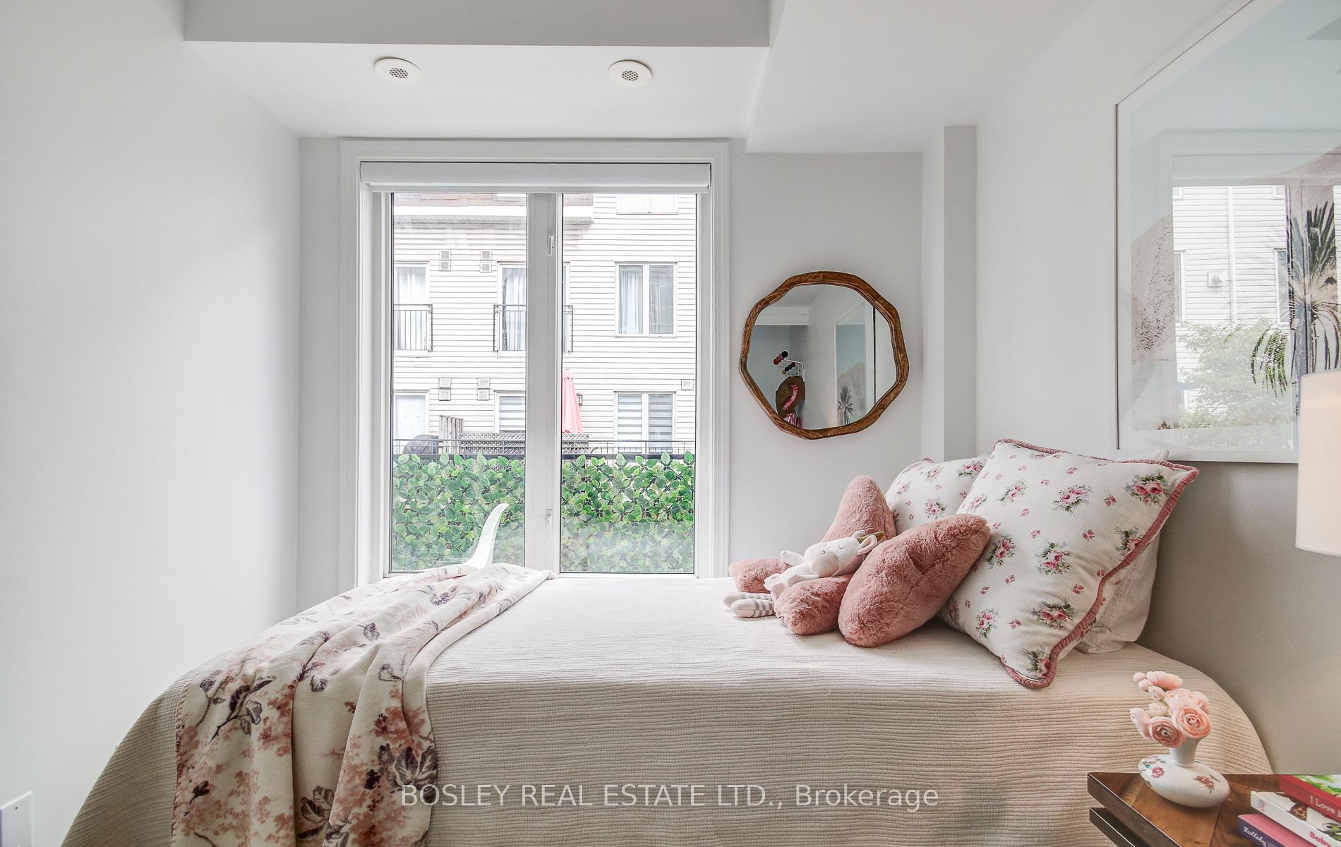 2 Bedrooms Condo at 18 Laidlaw, Toronto For sale