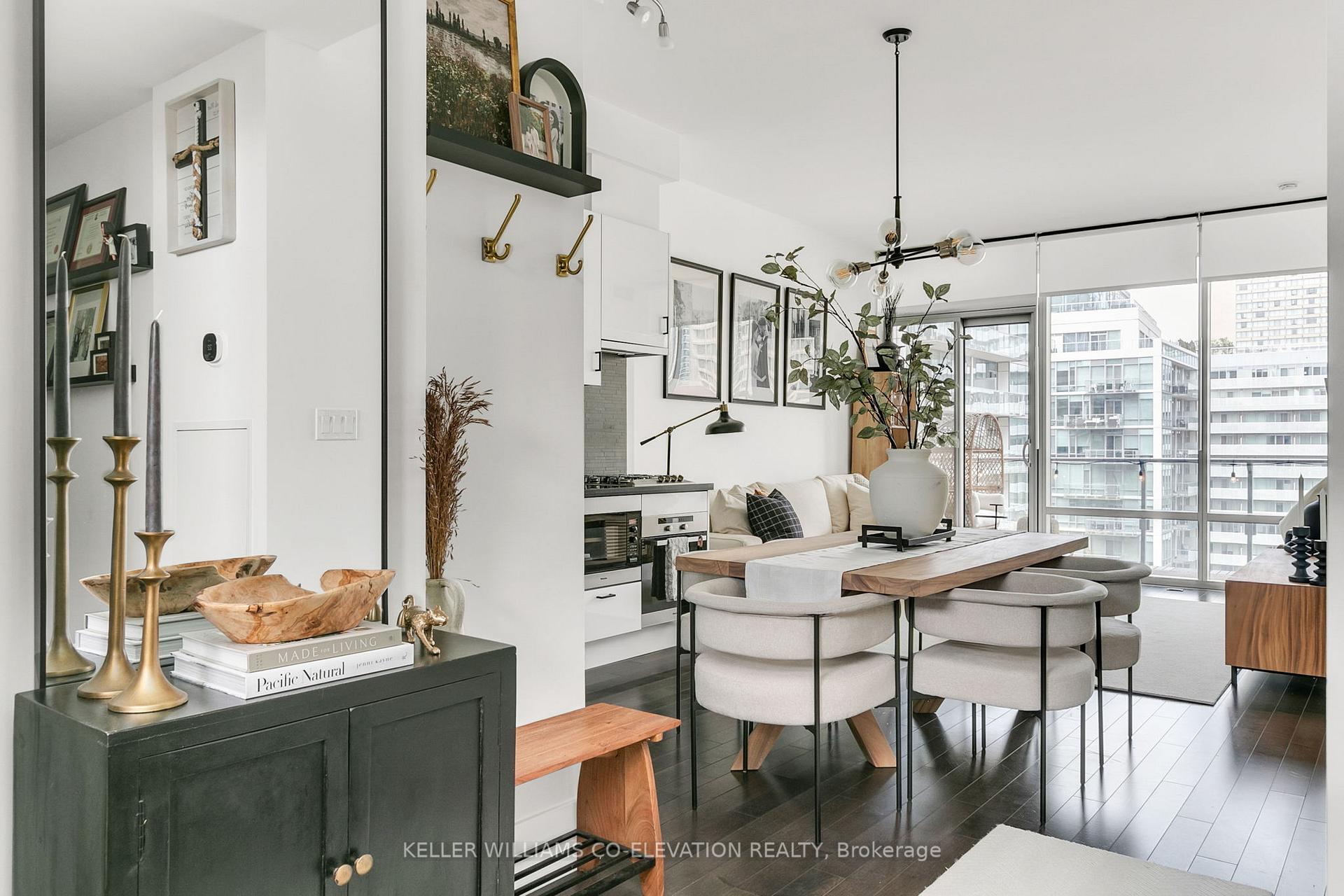2 Bedrooms Condo at 39 Queens, Toronto For sale