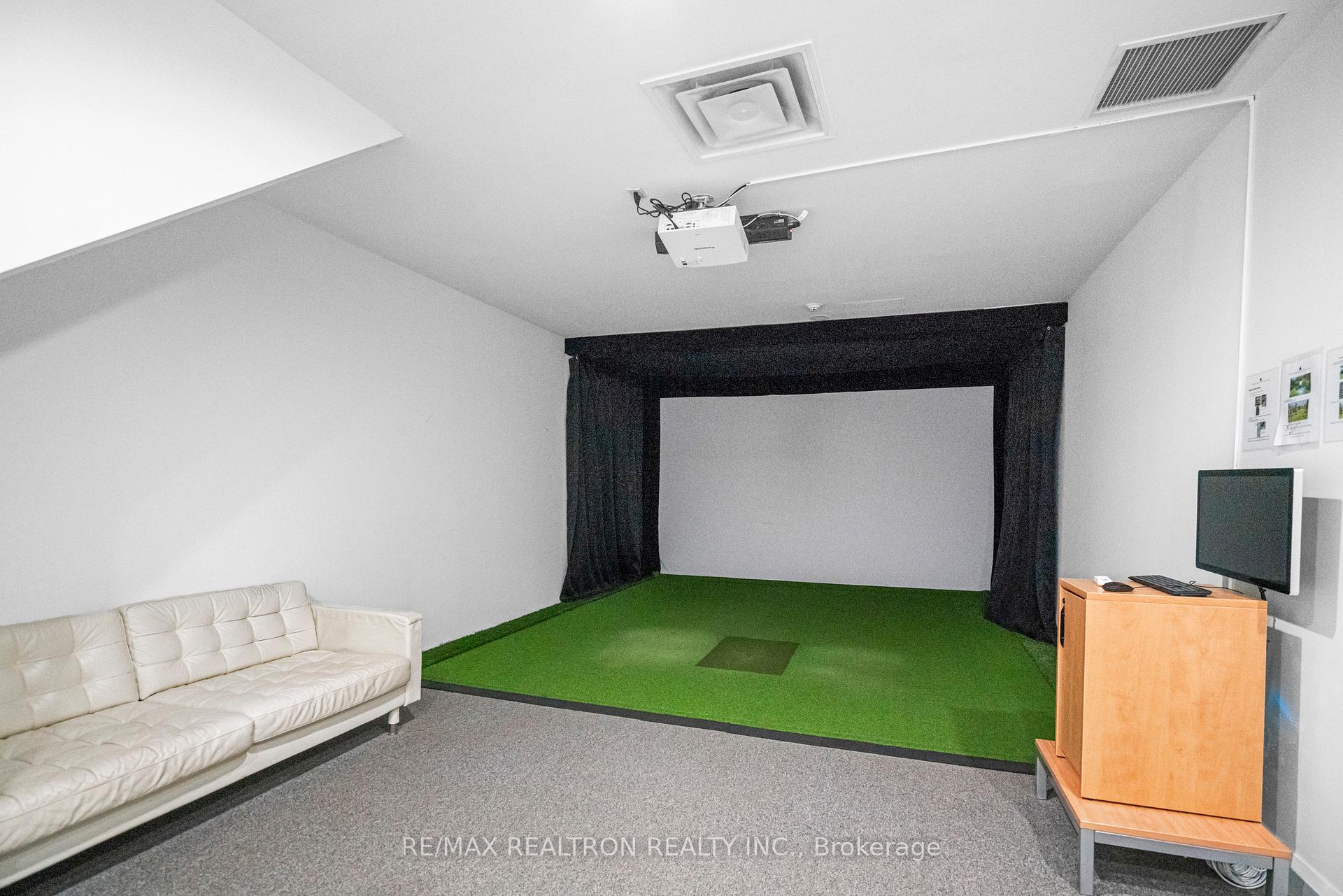 2 Bedrooms Condo at 15 Windermere, Toronto For sale